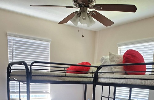 Clear Water Point House | House of the Sun is a luxurious setting for beautiful views of Lake Conroe.