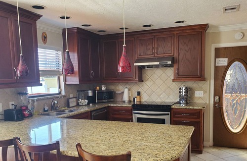 Clear Water Point House | House of the Sun is a luxurious setting for beautiful views of Lake Conroe.