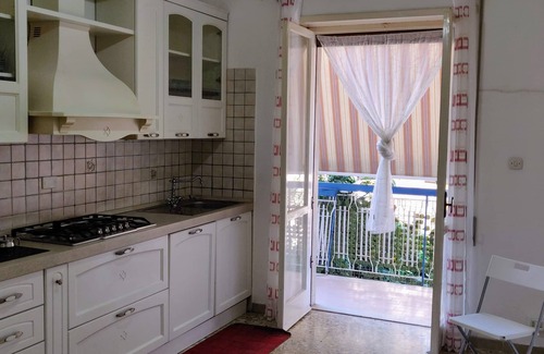 Gaeta Apartment | House of Ulysses: private garden and parking.