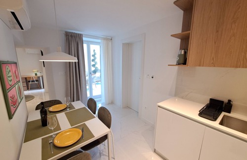 Split Apartment | House Olenta
