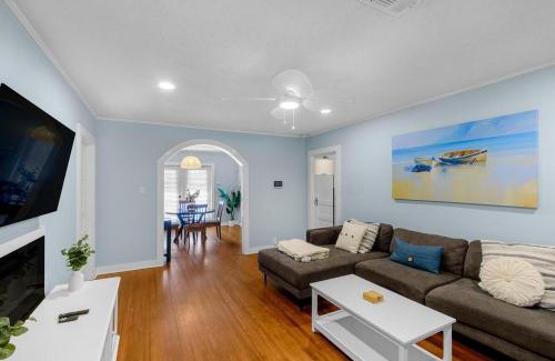 Gulfport House | House on 6th- 3 bed/2 bath home located a short drive to downtown Gulfport