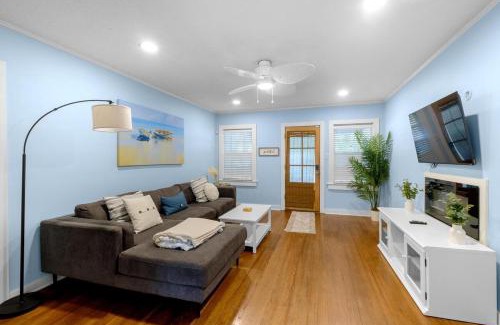 Gulfport House | House on 6th- 3 bed/2 bath home located a short drive to downtown Gulfport