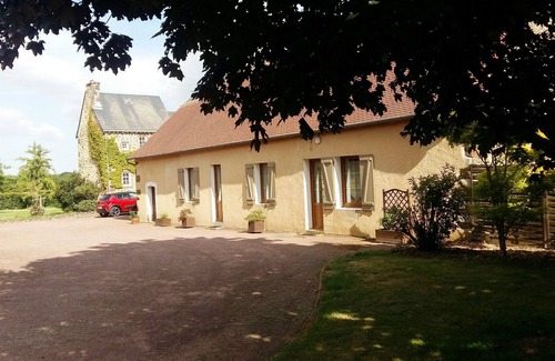La Chapelle-Saint-Fray Cottage | House on wooded property in LA CHAPELLE SAINT FRAY - LE MANS SARTHE -24H