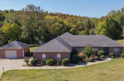 Greenbrier House | House on Large Property Near Dead Center of Total Solar Eclipse Pathway!