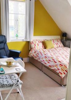 North Moreton House | House on the Corner B&B