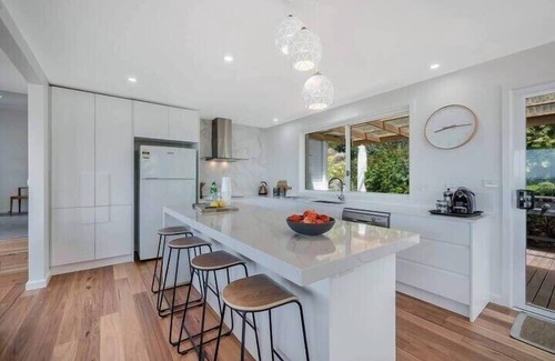 Sandy Bay House | House on the Hill with a View – Sleeps 12, 3 Bath