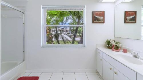 Caloosahatchee House | House Rainbow