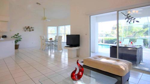 Caloosahatchee House | House Rainbow