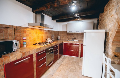 Amandola House | House - The Jewel - with Jacuzzi and Sauna