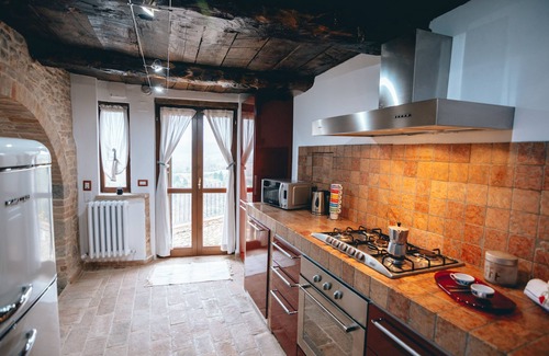 Amandola House | House - The Jewel - with Jacuzzi and Sauna