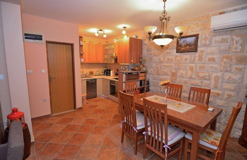 Cove Donja Krusica (Donje selo) House | House Tihanka (71831-K1) - Grohote