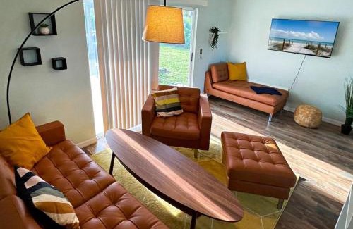 Trafalgar House | House WhiteHaven in Cape Coral