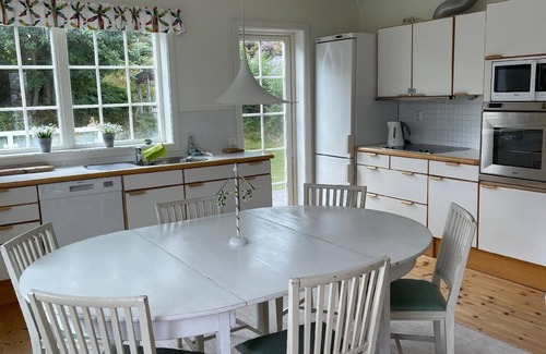 Stromstad House | House with a light interior, on a little island