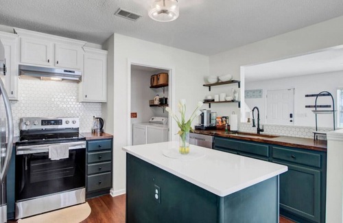 North Charleston House | House with Backyard near the Charleston Naval Base