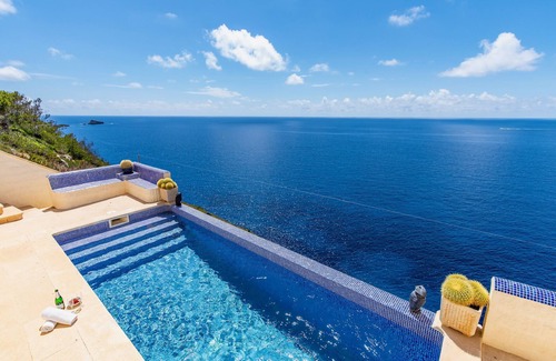 El Toro House | House with beautiful views to the sea, front line with pool and several terraces