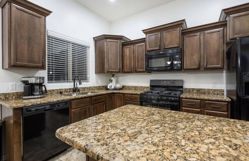 Las Cruces House | House with Community Pool and Putting Green