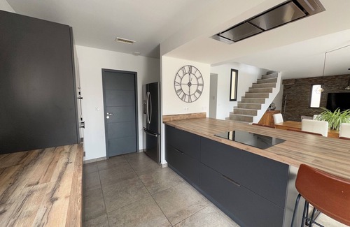Saint-Martin-de-Crau House | House with pool and garden, close to the Alpilles.