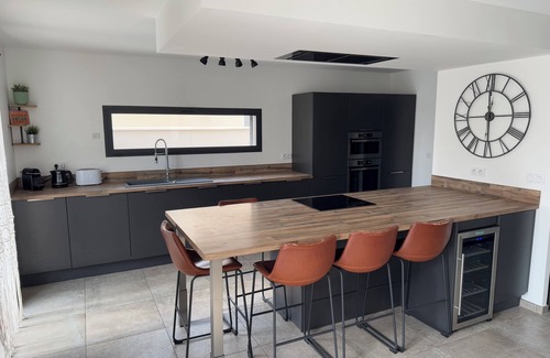 Saint-Martin-de-Crau House | House with pool and garden, close to the Alpilles.