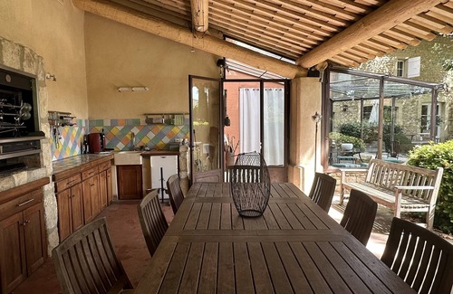 Caderousse House | House with heated pool, jacuzzi and sauna 28p