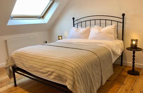 Poole House | House with parking, short stroll to Quay, shops and restaurants