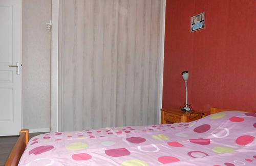 Breuillet House | House with pink shutters