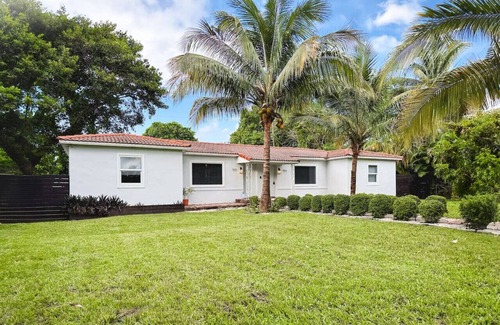 Biscayne Park House | HOUSE WITH POOL, 10 MINS DRIVE TO THE BEACH