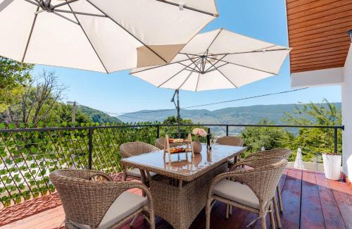 Ratisevina House | House with Pool - Ratisevina