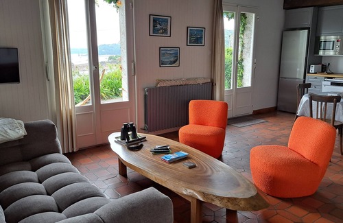 Lezardrieux House | House with sea view, foot in the water