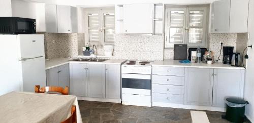 Porto Heli House | House with sea view in Porto Heli, fireplace and garden