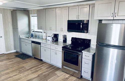 Venice Boat Rental | Houseboat at Venice Marina (Front Row View) w/Ice Machine