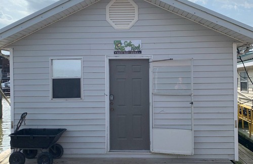 Venice Boat Rental | HOUSEBOAT FOR RENT- Venice Marina- The “Get Reel”- JUST RENOVATED!