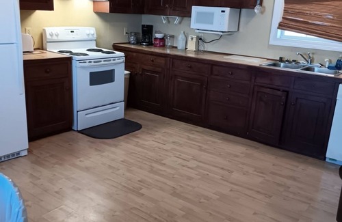 Venice Boat Rental | Houseboat in Venice Marina. PARKING LOT ACCES. DRIVE. RIGHT UP TO HOUSEBOAT
