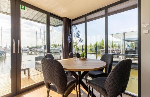 Volendam Boat Rental | Houseboat in Volendam Marina