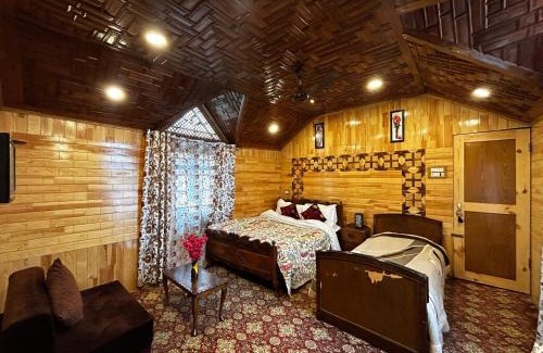 Udhampur District Hotel | Houseboat Trambak