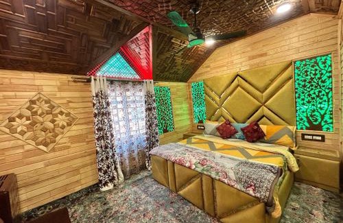 Udhampur District Hotel | Houseboat Trambak