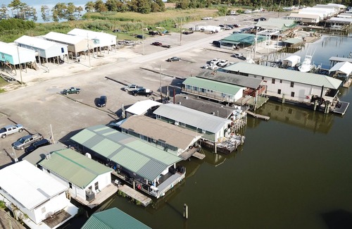 Venice Boat Rental | HOUSEBOAT