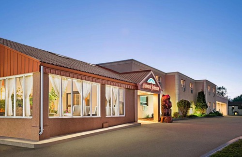 Gravenhurst Hotel | Howard Johnson by Wyndham Gravenhurst