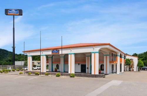 Lookout Valley Neighborhood Association Hotel | Howard Johnson by Wyndham Chattanooga Lookout Mountain I-24