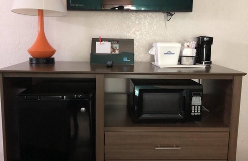 Winter Haven Hotel | Howard Johnson by Wyndham Winter Haven FL