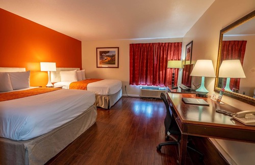 Buena Park Hotel | Howard Johnson by Wyndham Buena Park