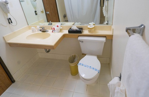 Buena Park Hotel | Howard Johnson by Wyndham Buena Park