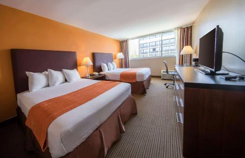 Northwest Anaheim Hotel | Howard Johnson by Wyndham Fullerton/Anaheim Conference Cntr