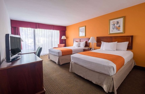 Northwest Anaheim Hotel | Howard Johnson Hotel&Conf Cntr by Wyndham Fullerton/Anaheim