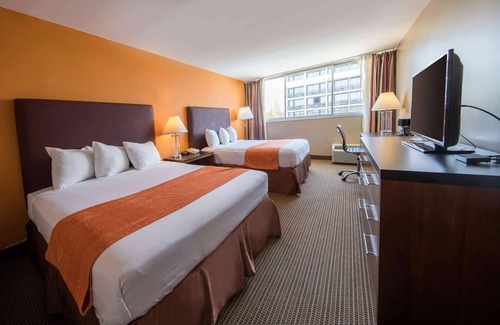 Northwest Anaheim Hotel | Howard Johnson Hotel&Conf Cntr by Wyndham Fullerton/Anaheim