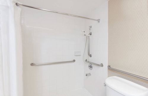 Northwest Anaheim Hotel | Howard Johnson Hotel&Conf Cntr by Wyndham Fullerton/Anaheim