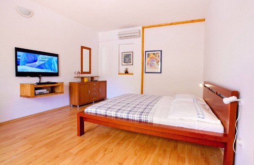 Sutivan Villa | Beautiful Dalmatian style villa with magnificent garden