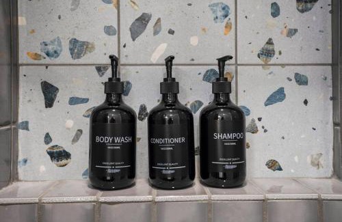 Greater East End Apartment | Htown eclectic funk vibe unit A