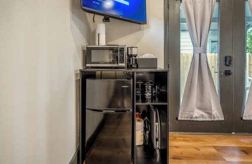 Greater East End Apartment | HTX Ultra Hotel Suite #2