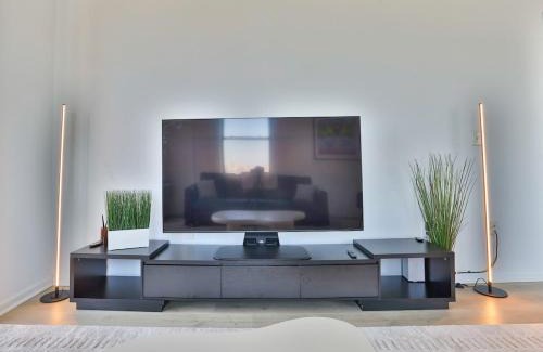 Hoboken Apartment | Hudson River waterfront apt w sweeping NYC views