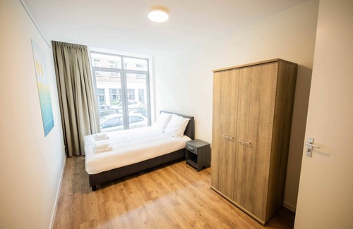 Kop van Zuid Apartment | Huge 1 bedroom serviced apartment 56m2 -PRH10H-